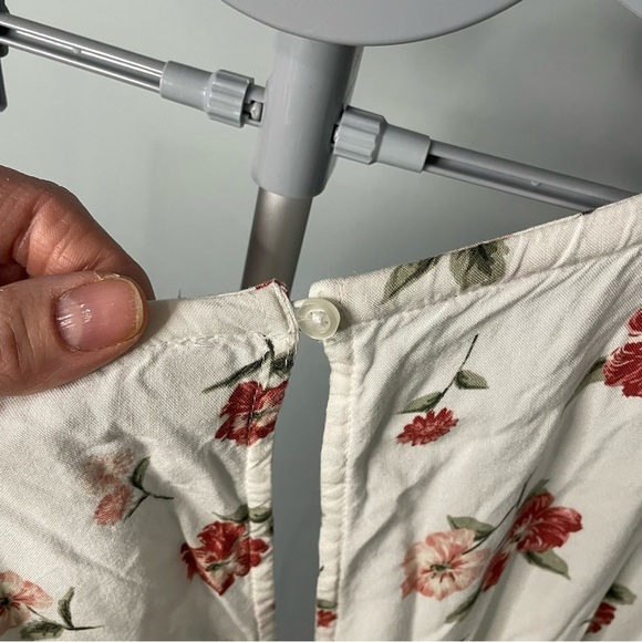 Hollister floral romper size small - Picture 7 of 9